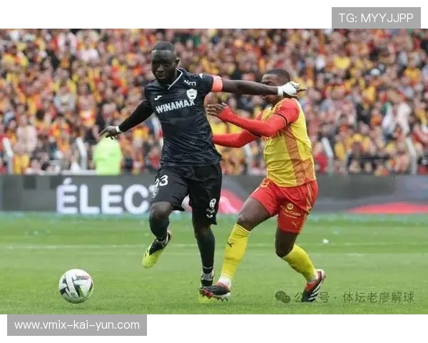 朗斯2-0客胜梅斯，紧追榜首保持欧冠资格悬念